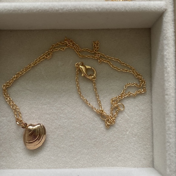 Handmade Gold Charm Seashell Necklace - Picture 9 of 10
